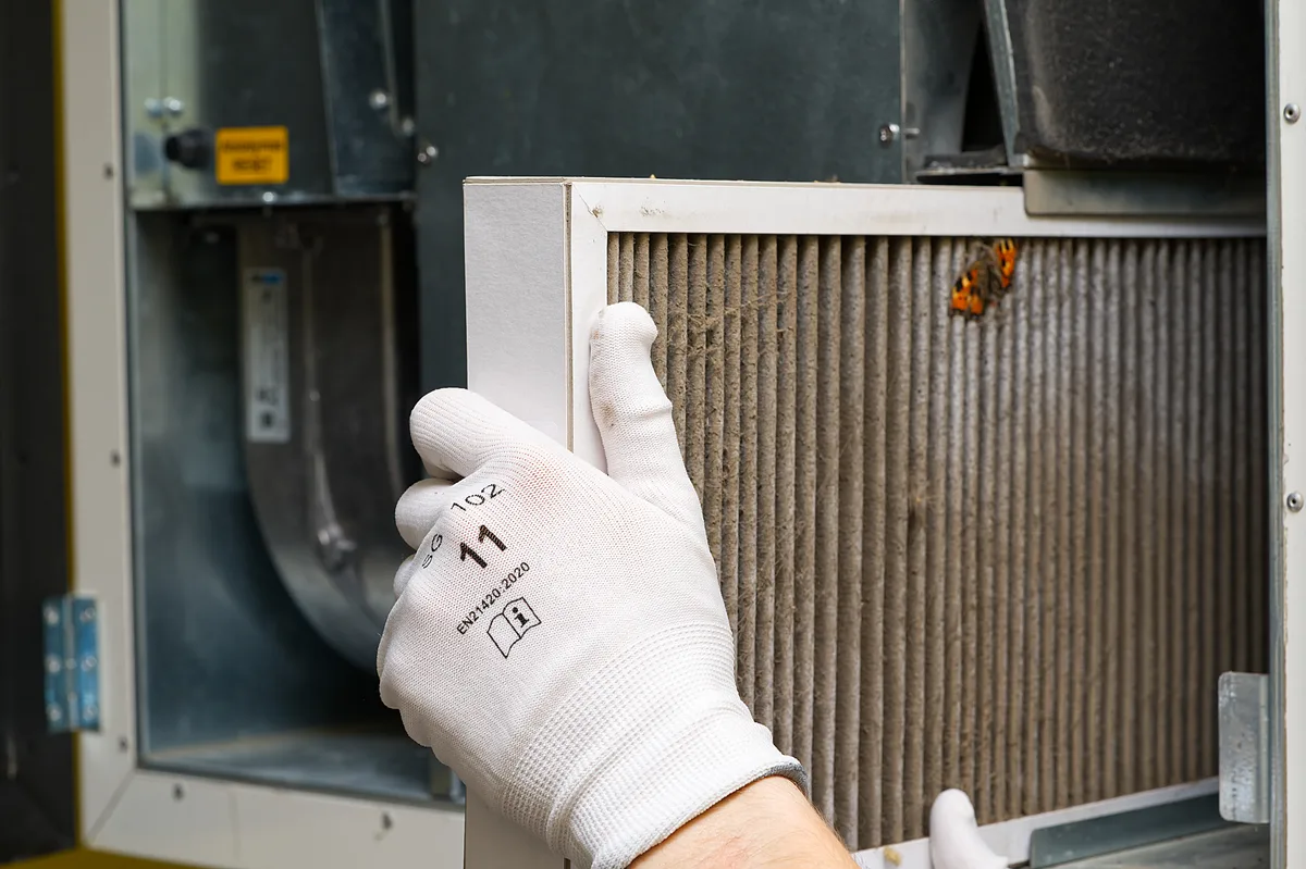 Replacing the filter in a central ventilation system